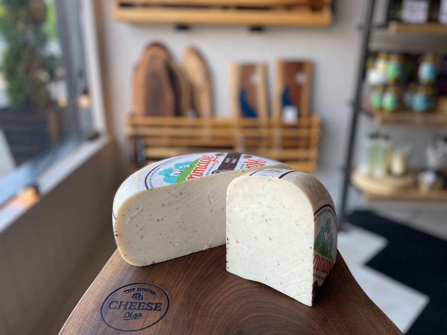 HOMMAGE TRUFFLE GOAT GOUDA
