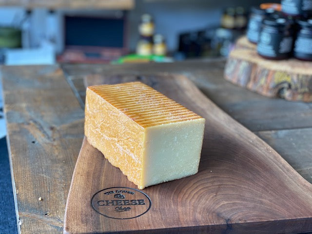 APPLEWOOD SMOKED GOAT CHEDDAR